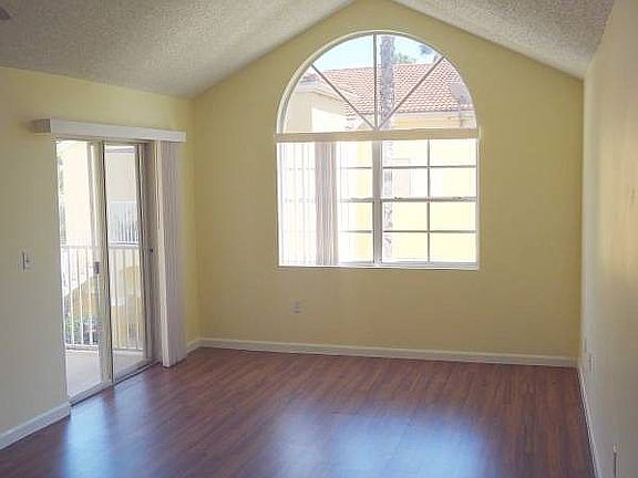 2nd image of 3419 Winkler Ave APT 506