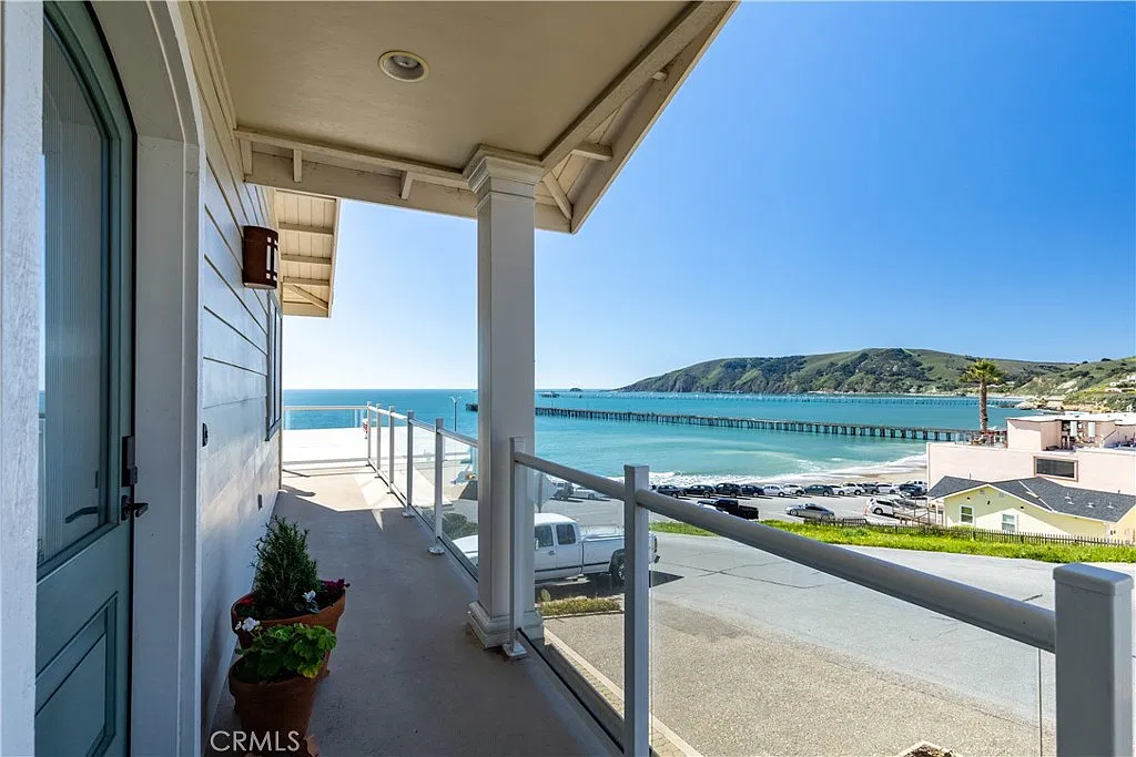 3 bed, 2.5 bath, 2623 sqft, $6,995 — Photo 4