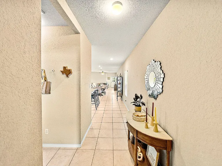5702 Cicada Cir — Photo 5