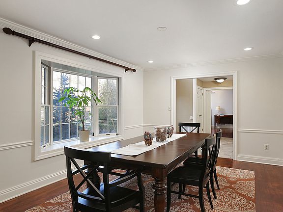 Dining Room - Nice Moldings