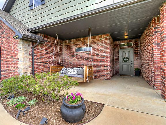 4th image of 25043 Emerald Way