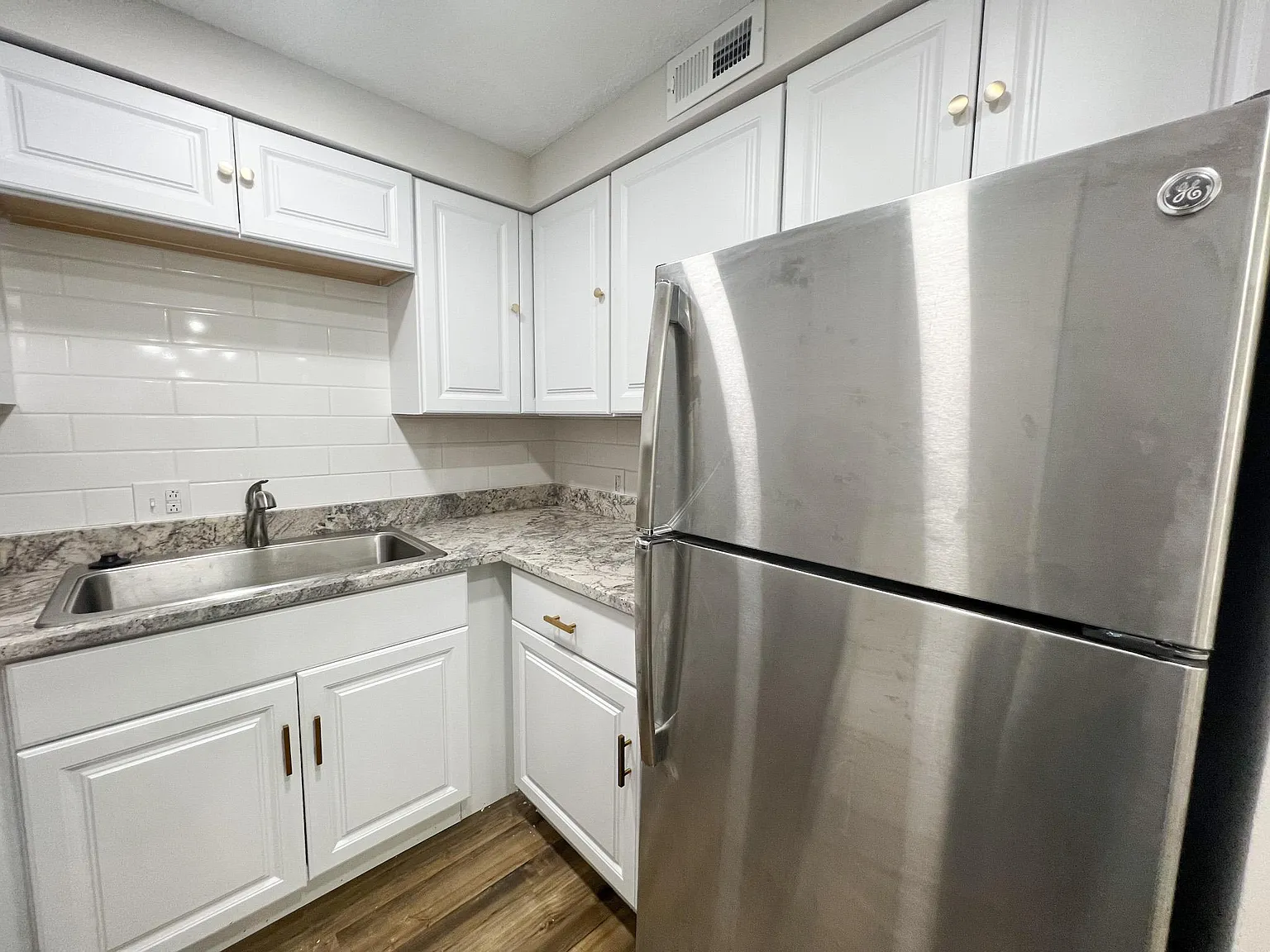 2 bed, 912 sqft, $1,475 — Photo 2