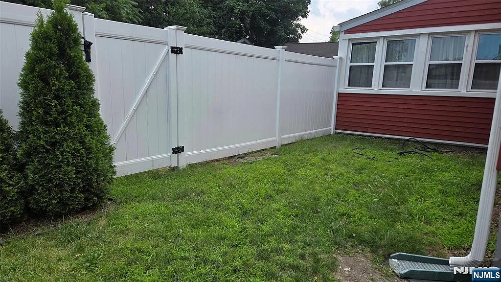 1 bed, 1.0 bath, $2,300 — Photo 2