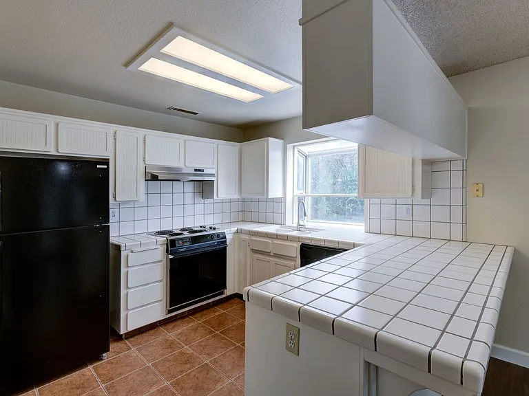 1761 E Jordan Ave — Photo 5