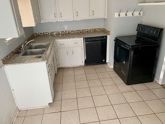 2nd image of 1110 Elmhurst Dr
