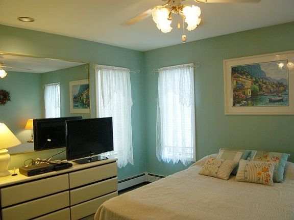 5th image of 816 Willard St