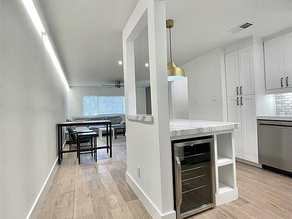 3rd image of 614 Kipling St #H7