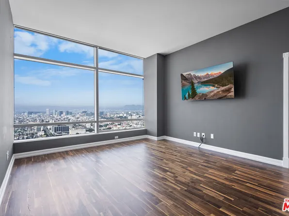 900 W Olympic Blvd, Los Angeles, CA