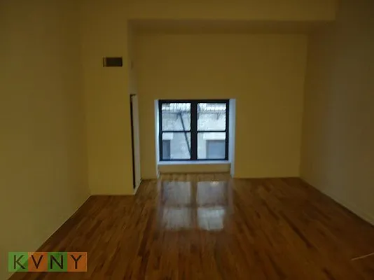 Rented by KVNY Soho | media 31
