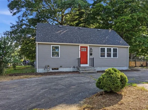 6 Adrian St, Warwick, RI 02886