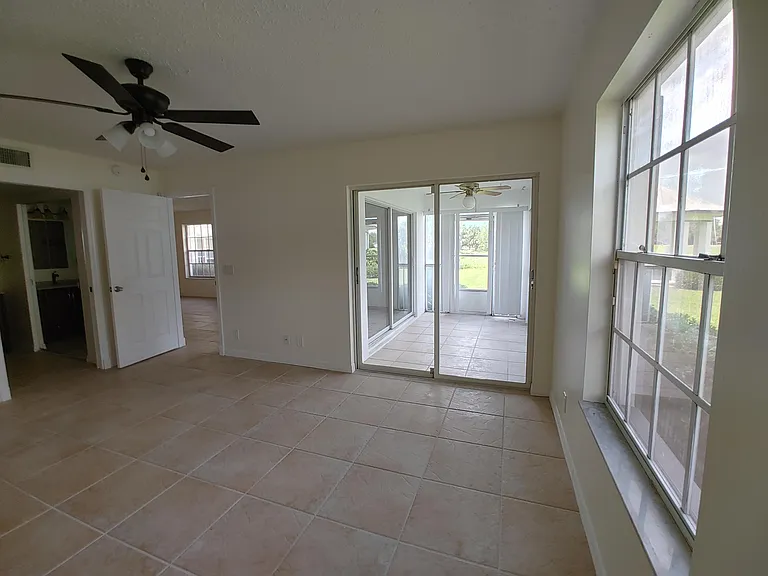 801 SE Central Pkwy #7 — Photo 14
