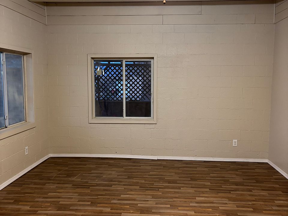 2nd image of 815 Sky Rd