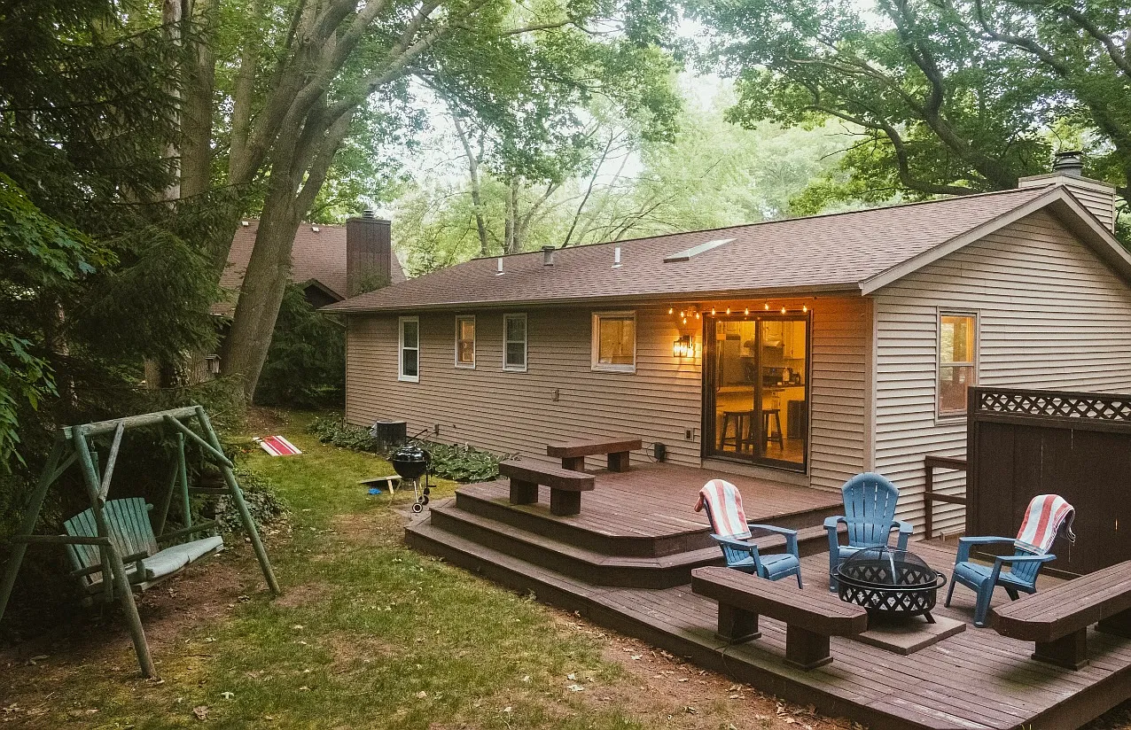 17143 Lakeview Ave — Photo 4