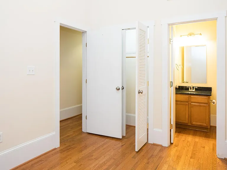 323 W Broad St #7 — Photo 10