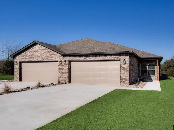 384 Turnberry Ct, Mountain Home, AR 72653