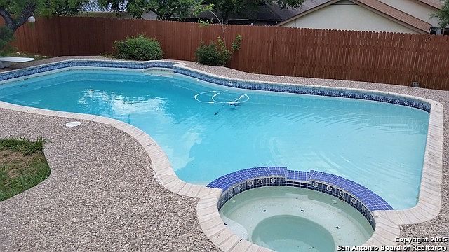 1st image of 529 Crestway Dr