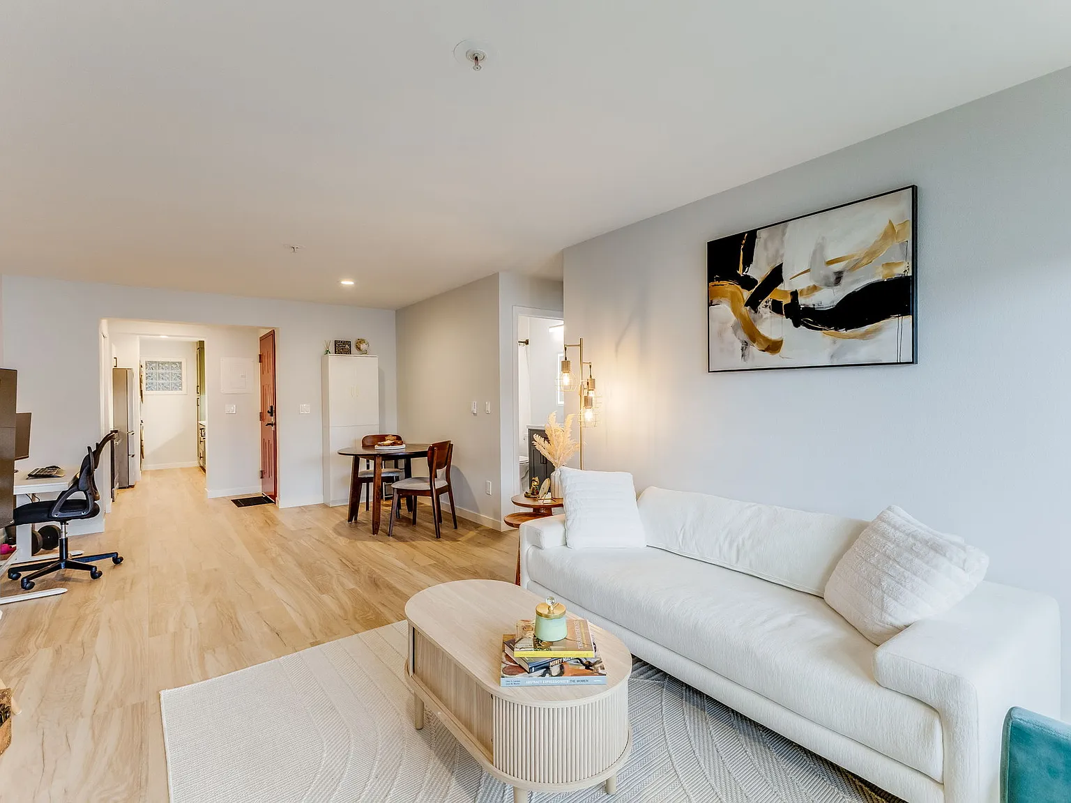 1 bed, 630 sqft, $2,200 — Photo 2