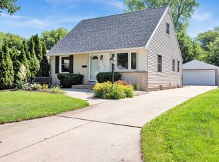 828 S 101st St, West Allis, WI 53214
