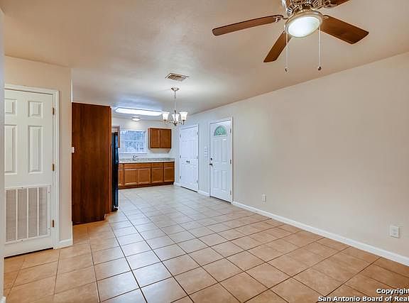 5th image of 206 E Southcross Blvd