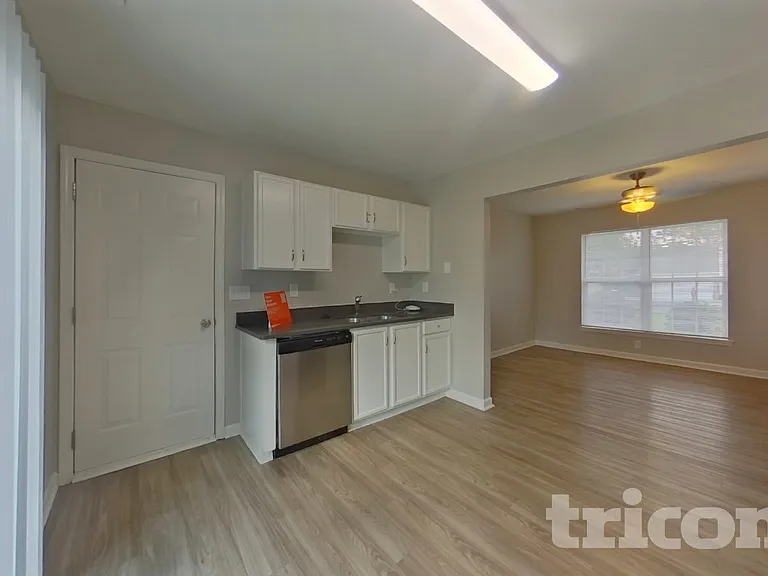 8717 Rozumny Dr — Photo 4