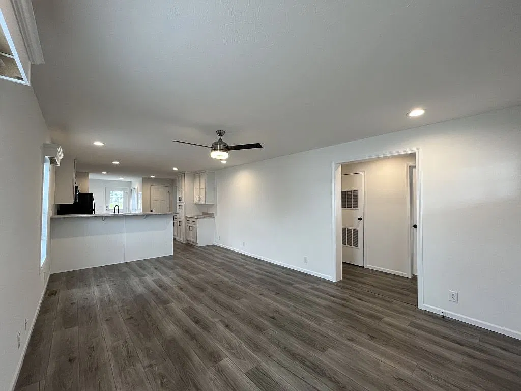 3 bed, 2.0 bath, 1356 sqft, $1,999 — Photo 4