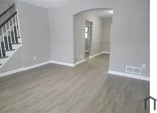 3 bed, 1321 sqft, $2,500 — Photo 2