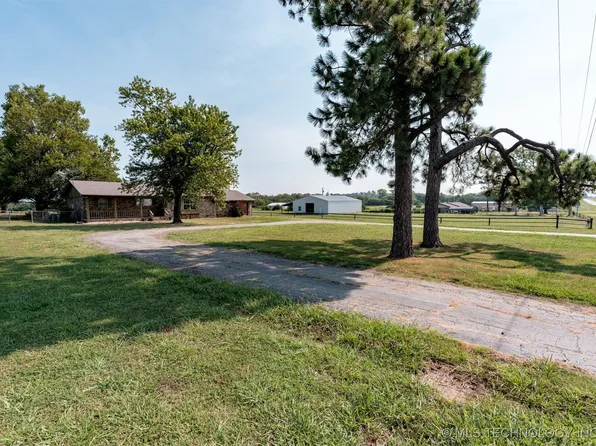 2104 E Columbia St, Okemah, OK 74859