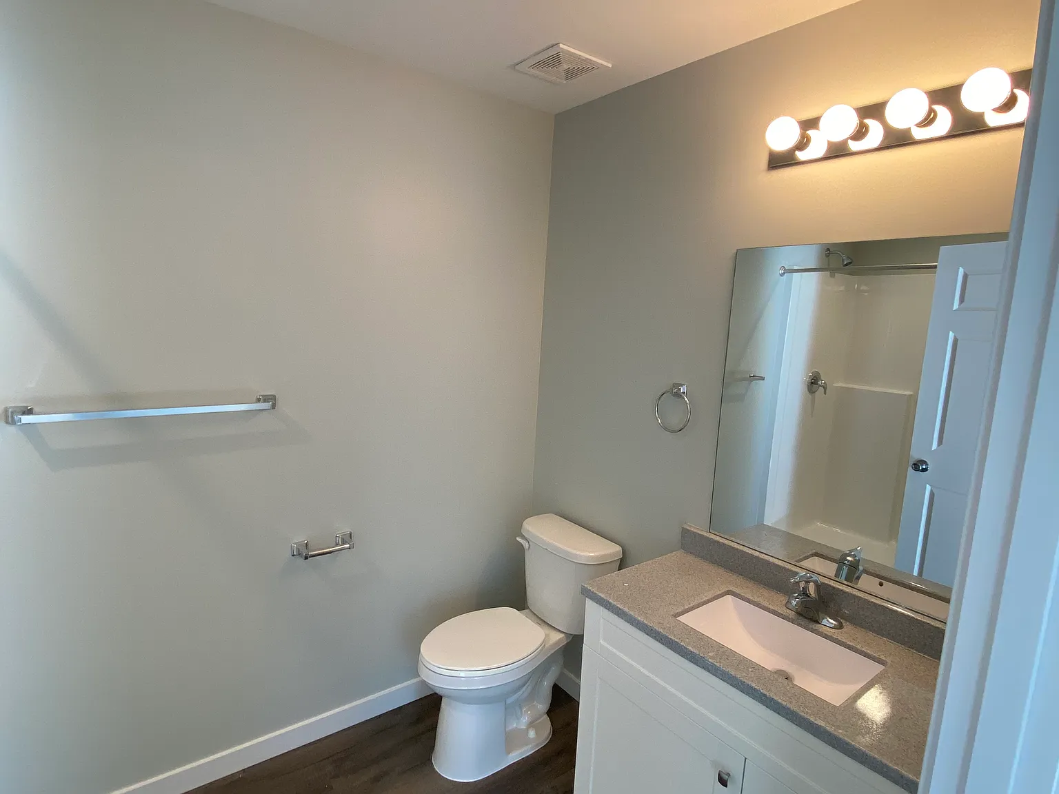 2 bed, 1200 sqft, $2,100 — Photo 4