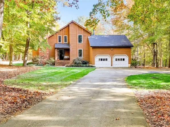 966 W Chapel Dr, Bumpass, VA 23024