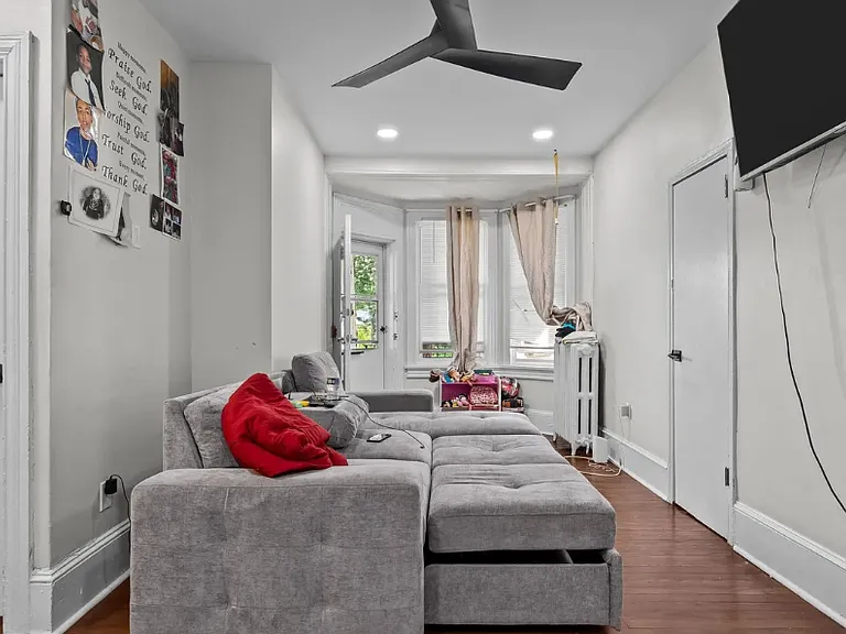 400 E Vernon Rd #1 — Photo 4