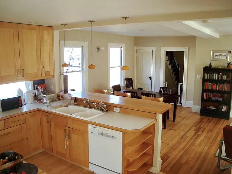 74 Cottage St — Photo 5