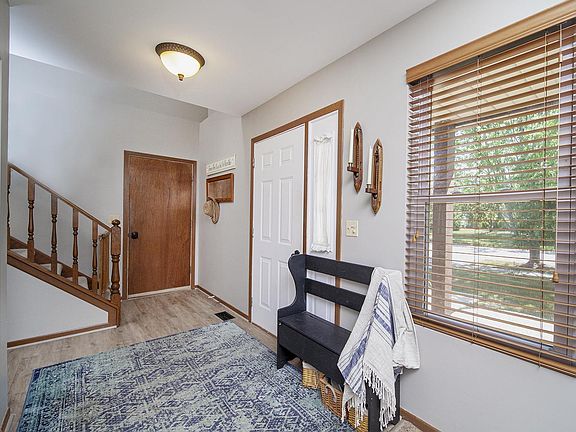 4th image of 2132 Oak Leaf Ln