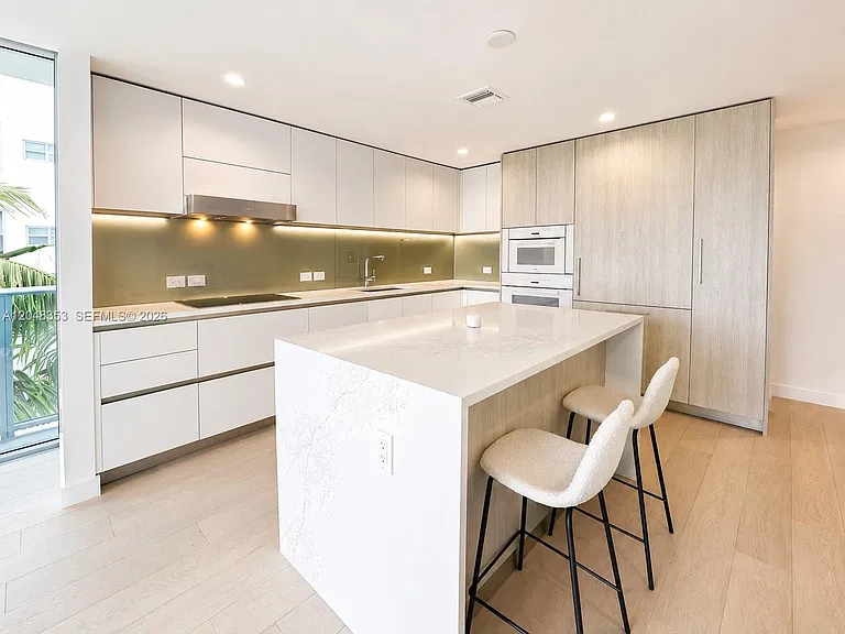9201 E Bay Harbor Dr #401 — Photo 24