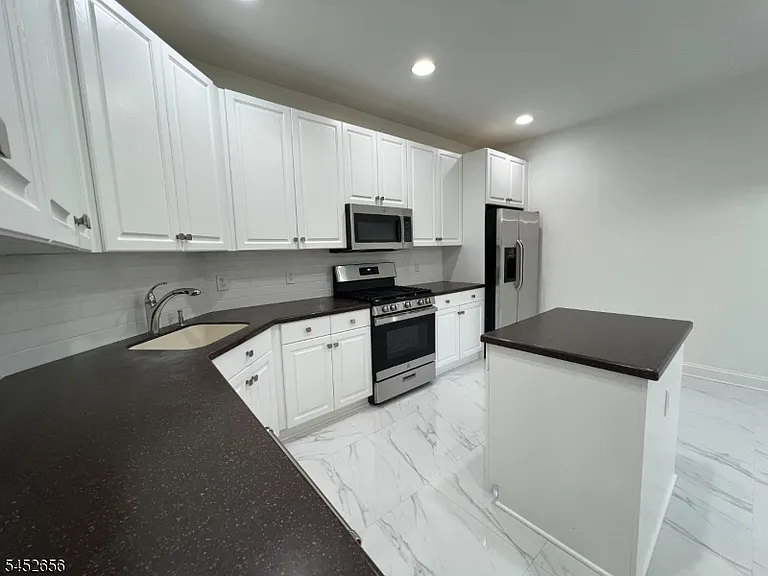 311 Kensington Ln — Photo 4