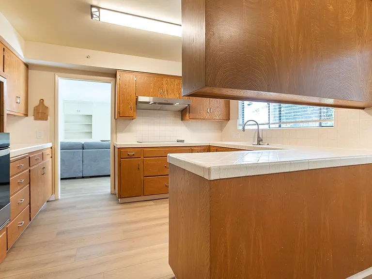 Lots of cabinet space for 6-8 persons