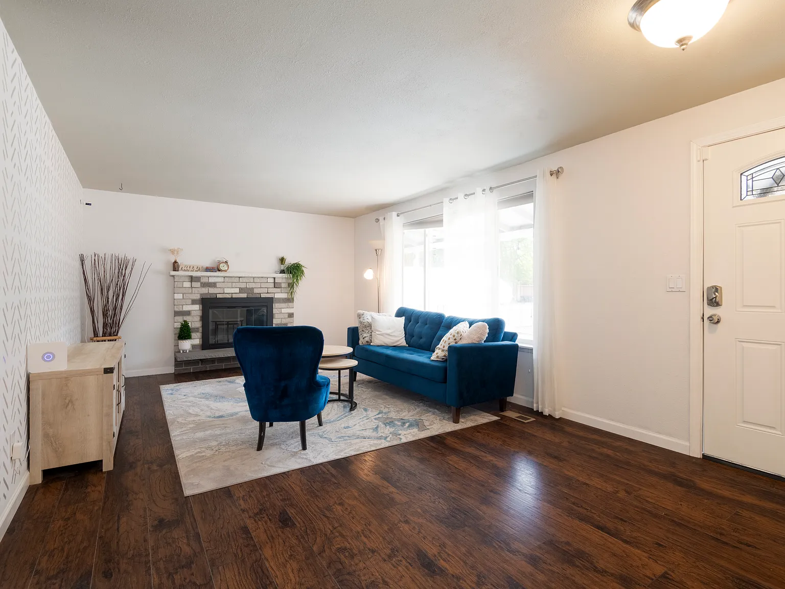 3 bed, 1198 sqft, $2,700 — Photo 2