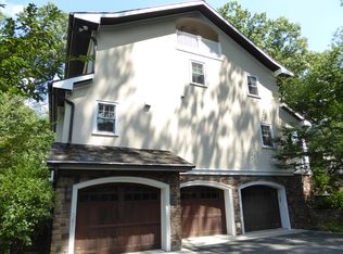 25 Raynold Rd, Mountain Lakes, NJ 07046