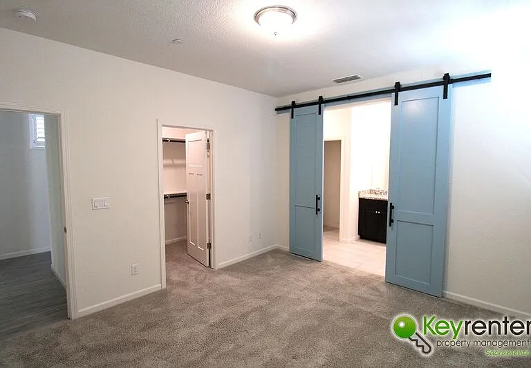 1061 Chapelhill Ln — Photo 17