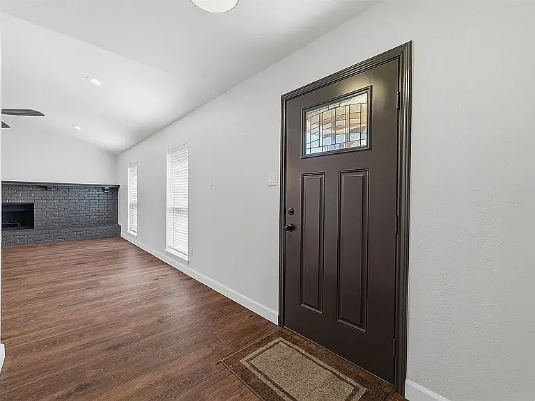 Building Photo - 405 Thorn Wood Dr