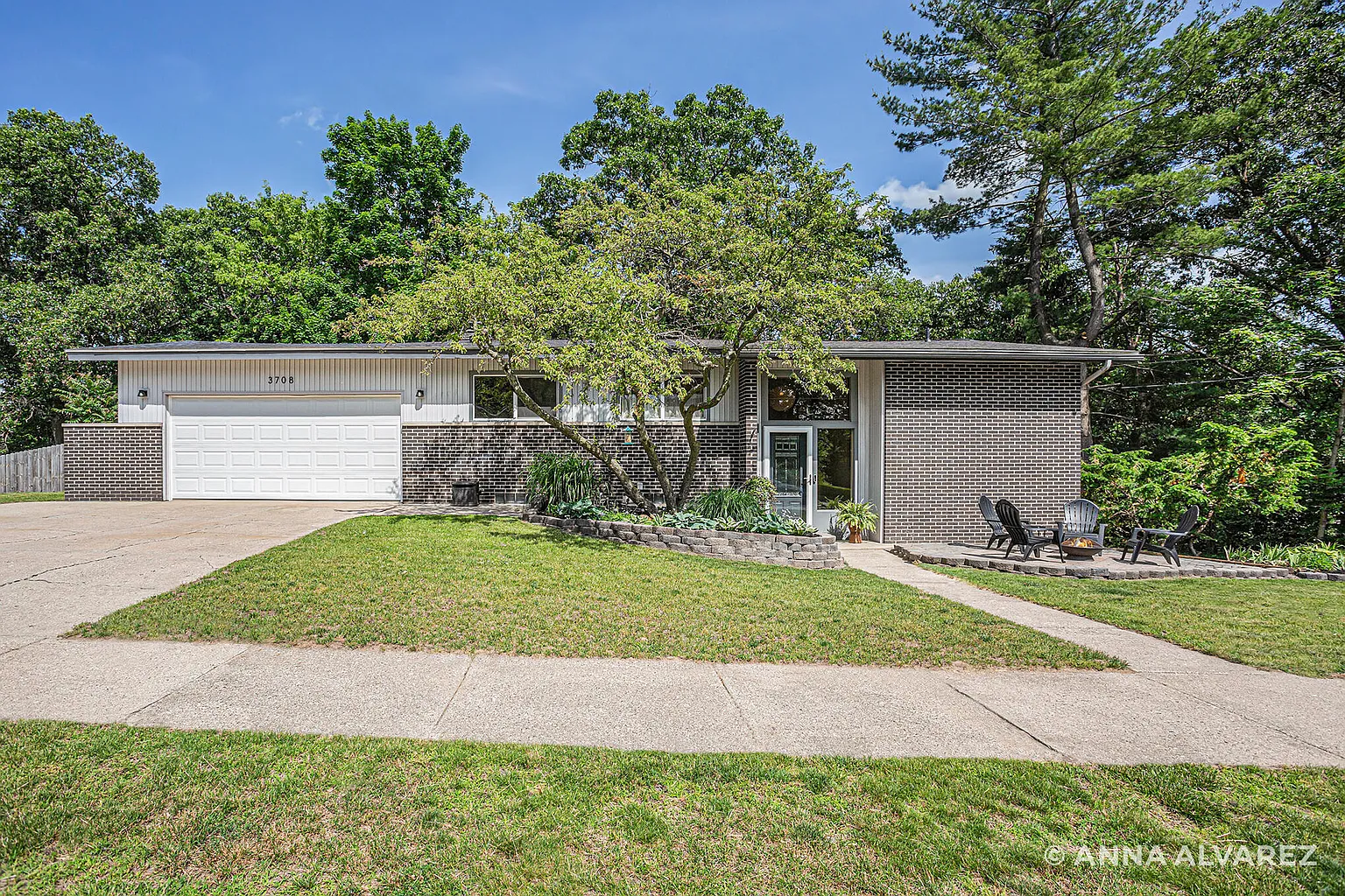 3708 Keeweenaw Dr NE photo 1
