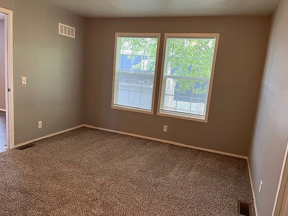 4th image of 1832 Everest Dr #128