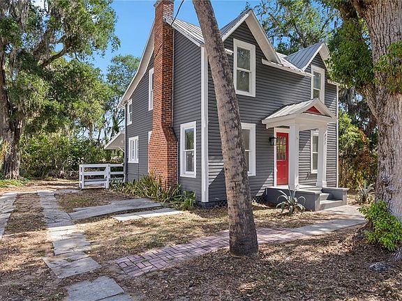 3rd image of 821 E LEMON AVENUE
