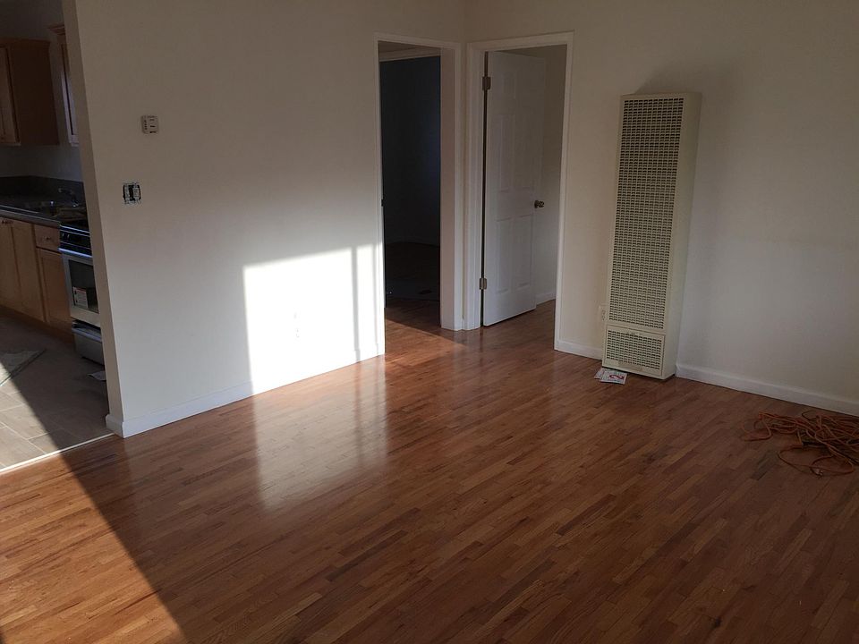 2nd image of 2611 Mathews Ave APT 1