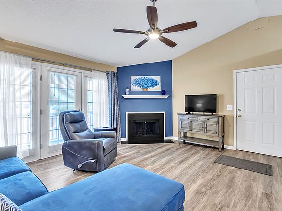 4th image of 706 Pelham Square Way