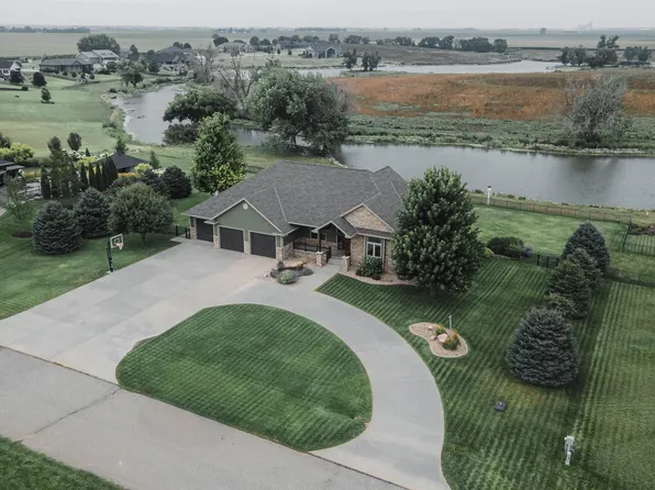 1804 Lifesong Cir, Hastings, NE 68901