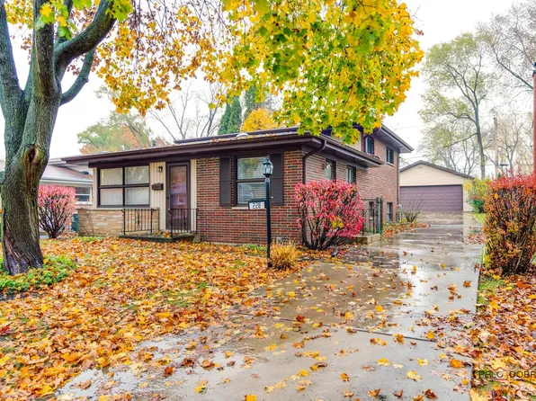 228 Kenloch Ave, Libertyville, IL 60048