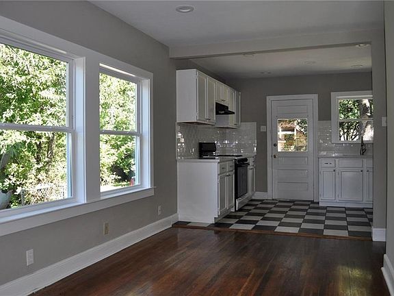 5th image of 904 Karen Ave