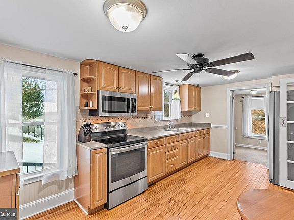 5th image of 1988 Windy Hill Rd