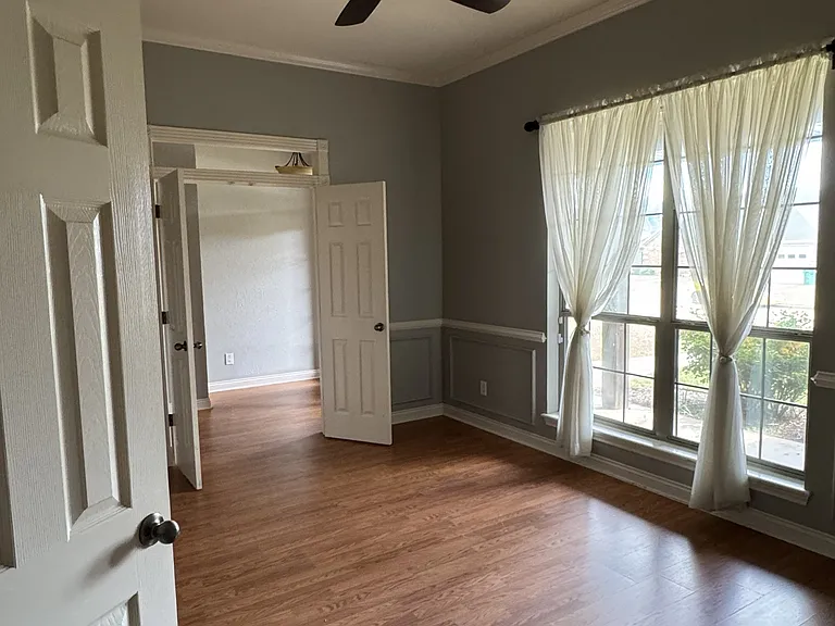 6808 Cameron — Photo 3