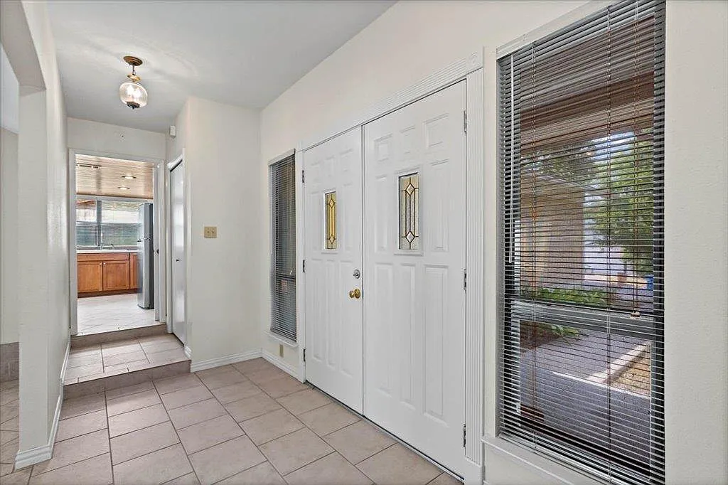 3 bed, 2.0 bath, 1751 sqft, $2,450 — Photo 3